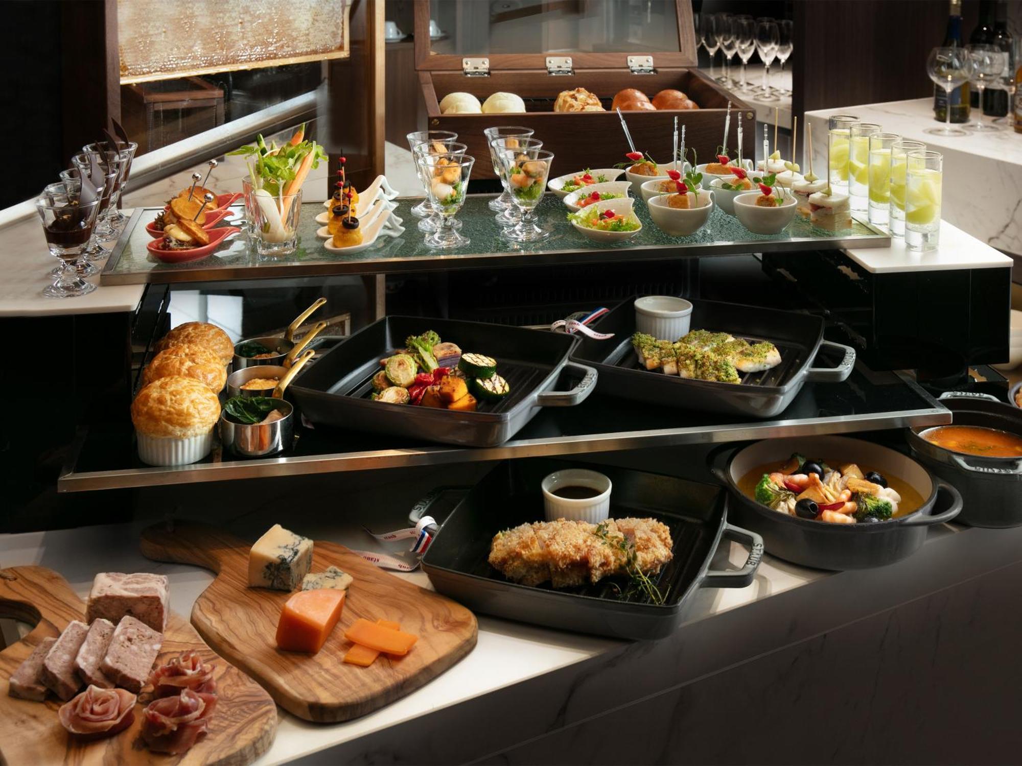 Nagoya Kanko Hotel Екстер'єр фото A buffet at a restaurant