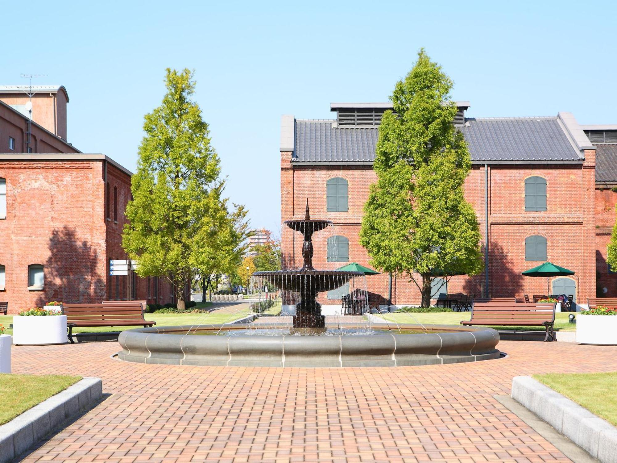 Nagoya Kanko Hotel Екстер'єр фото Fountain at the center of the campus