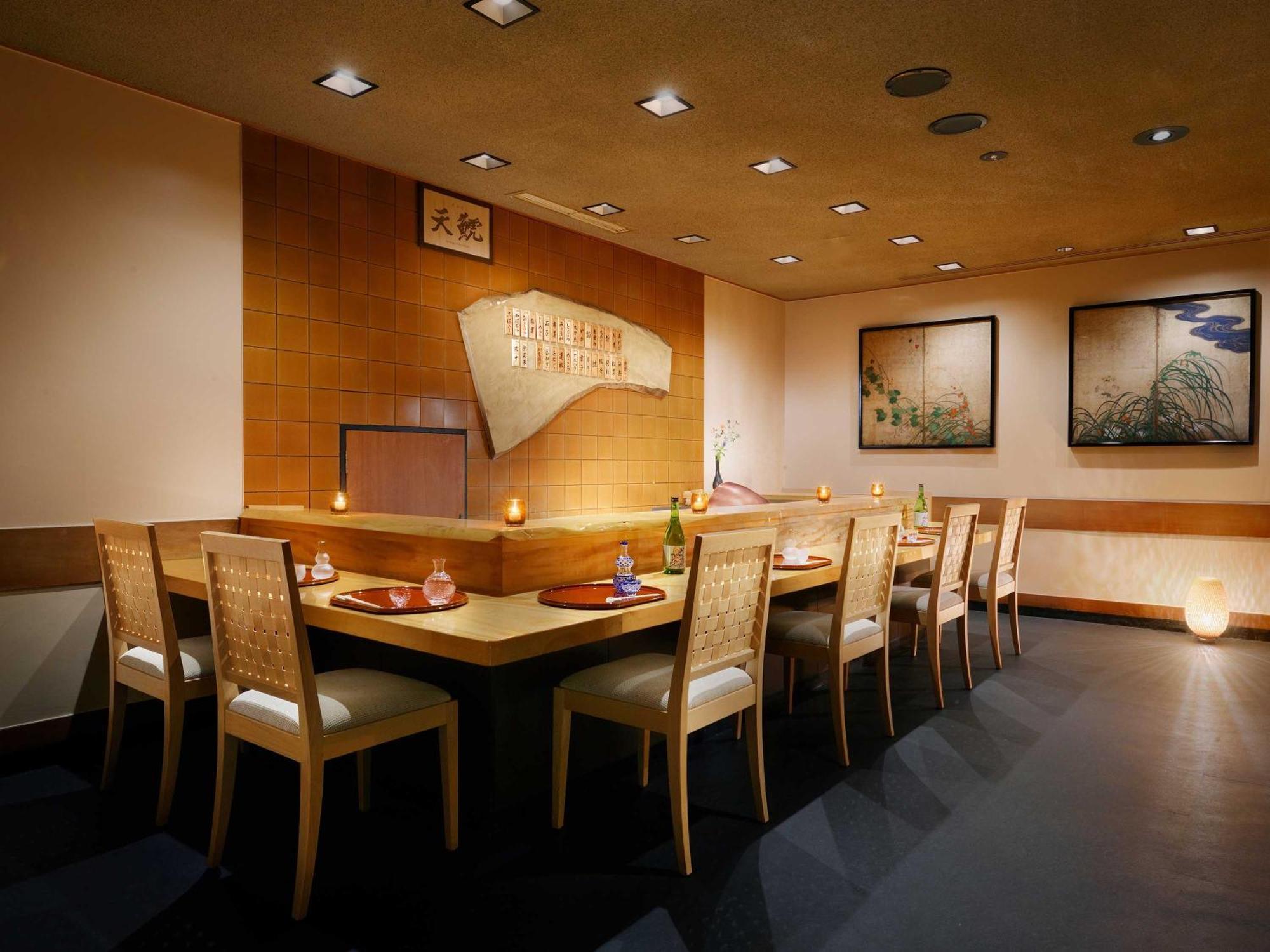 Nagoya Kanko Hotel Екстер'єр фото Interior of a sushi restaurant in Tokyo